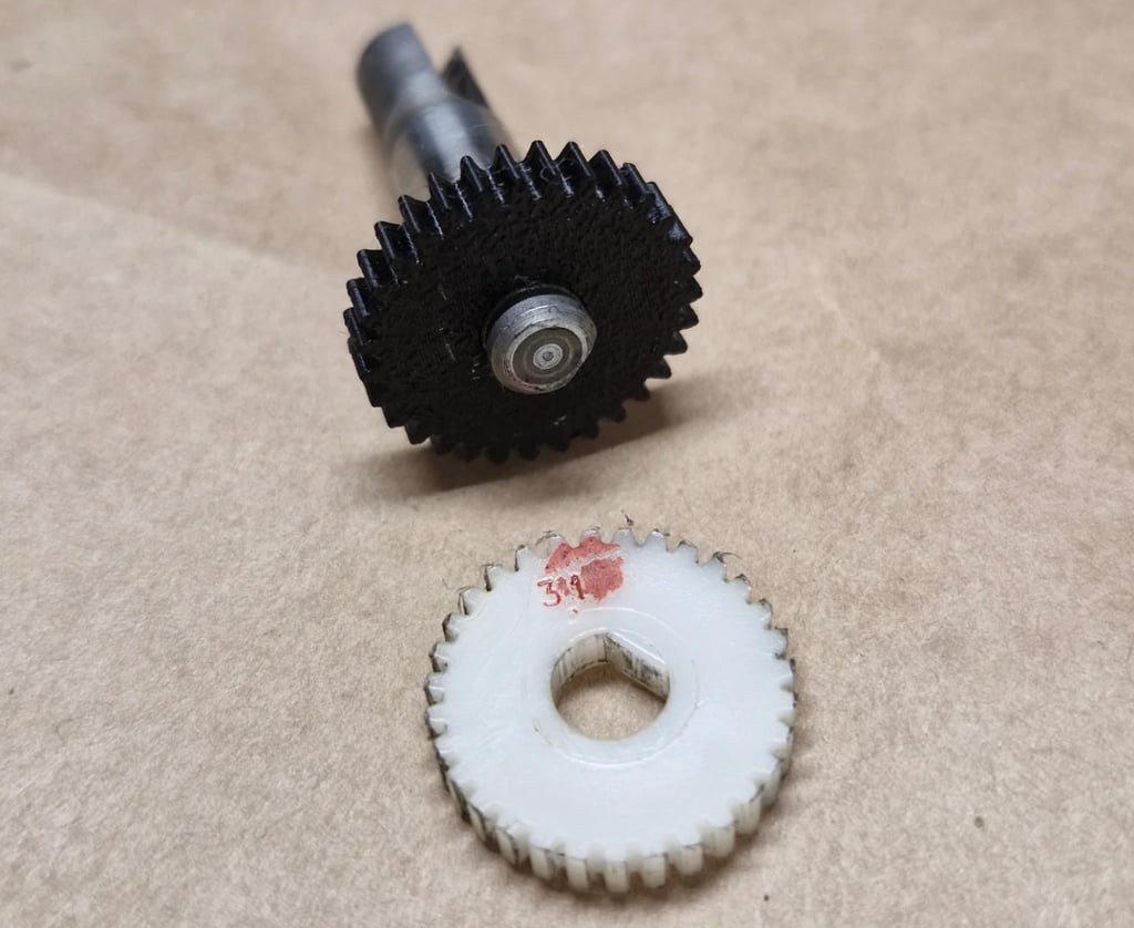 En noir, une roue cranté pour un compteur de vitesse de voiture de collection imprimé en 3D