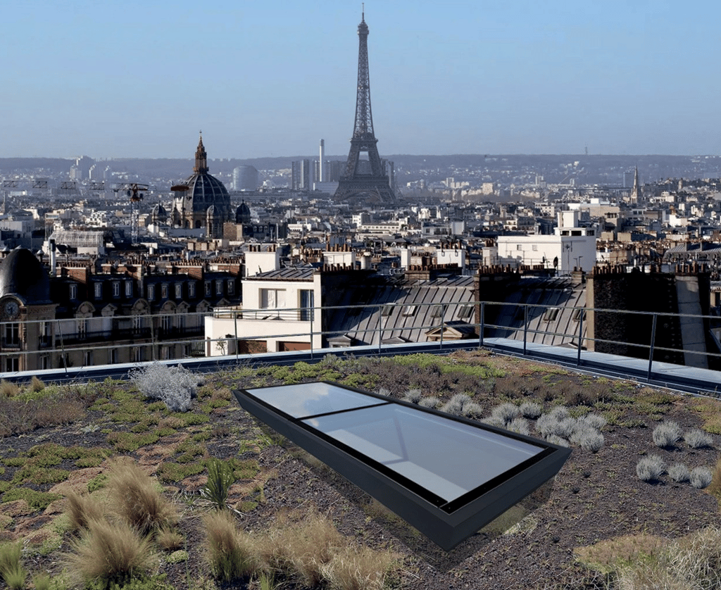 intégration toiture devant tour Eiffel Paris