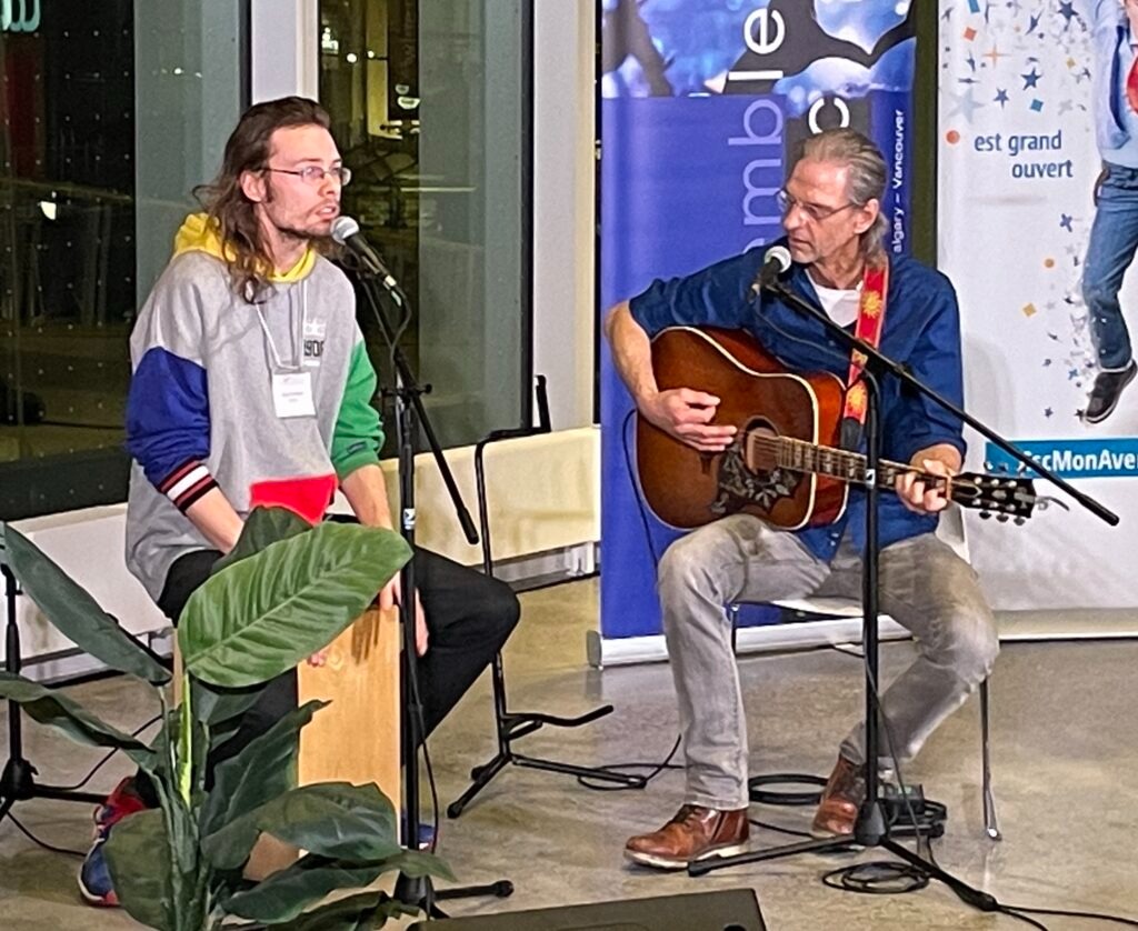 Performance de Mael et son père au Salon du Livre de Toronto