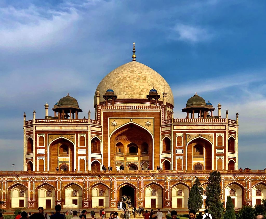 “Expert Delhi painters providing complete home painting, POP ceiling, and renovation solutions