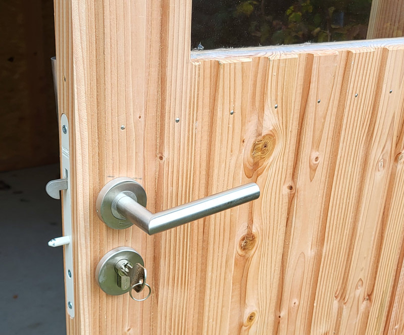 porte-coulissante-avec-serrure-le-bois-d-yv