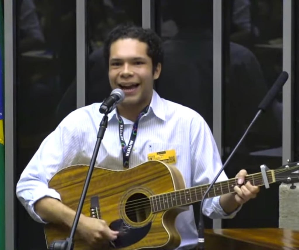 Palestrante autista Lucas Sampaio, durante evento na Câmara dos Deputados, em Brasília (DF).