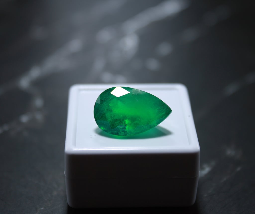 2.13 ct Colombian Emerald Origin: Colombia Treatment: Minor (F1)