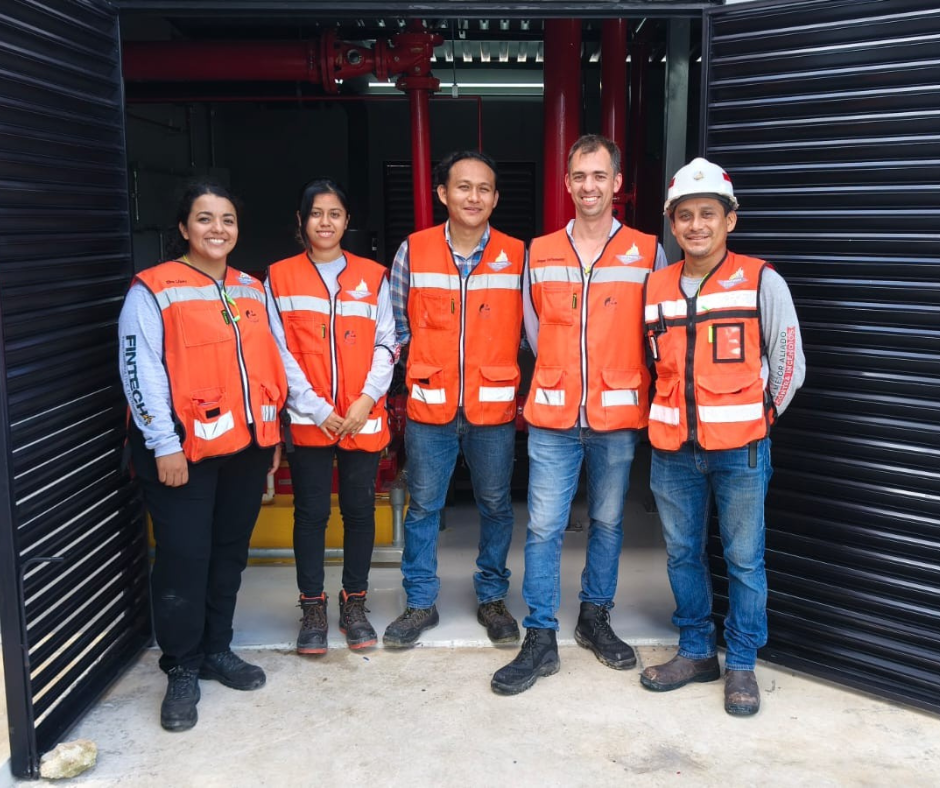 Especialistas contra incendio entregando proyecto llave en mano de cuarto de bombas contra incendio
