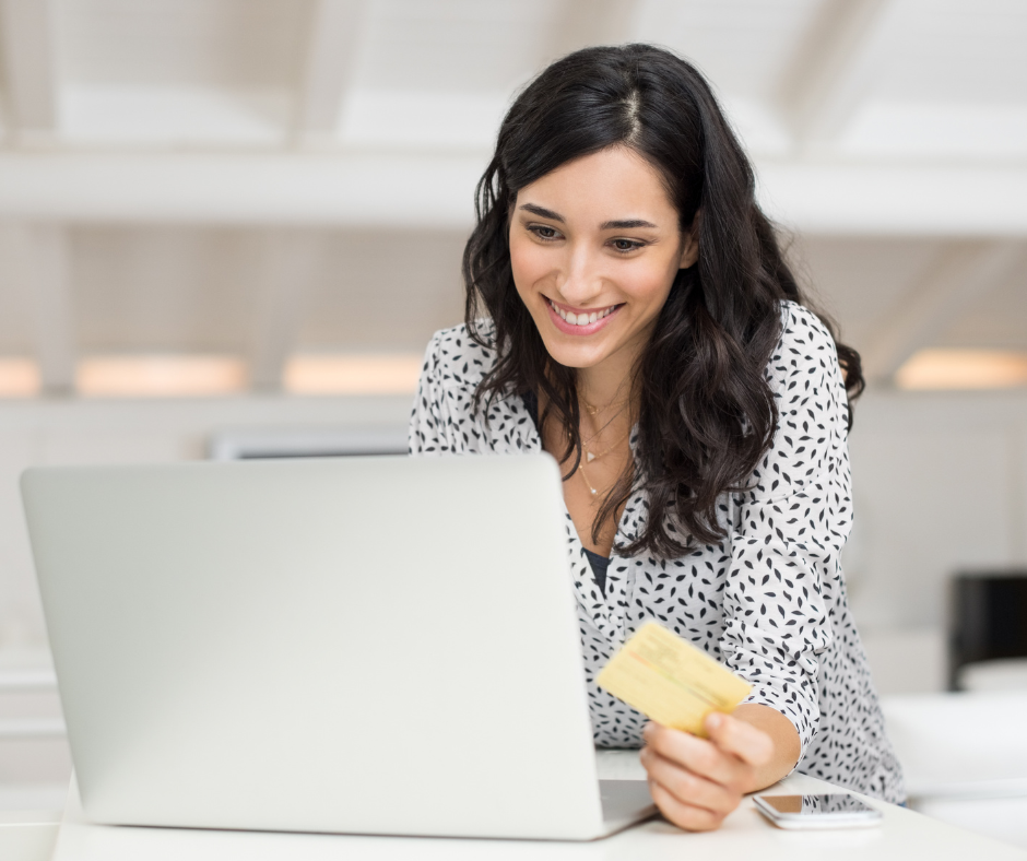 Client en train de payer en ligne