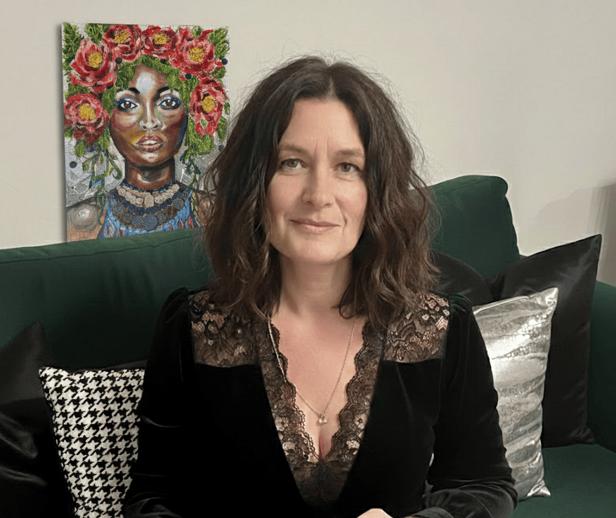 Xirkys sitting on a sofa, her vibrant work, the hybrid portrait "shade, the awakening of petals", be