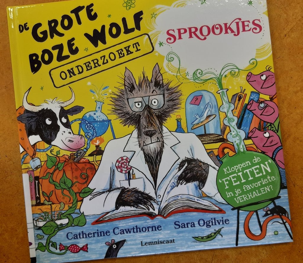 Kaft van boek de grote boze wolf onderzoekt sprookjes
