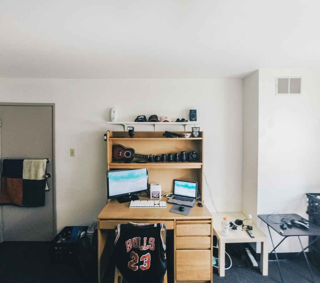 stanza disordinata di uno studente