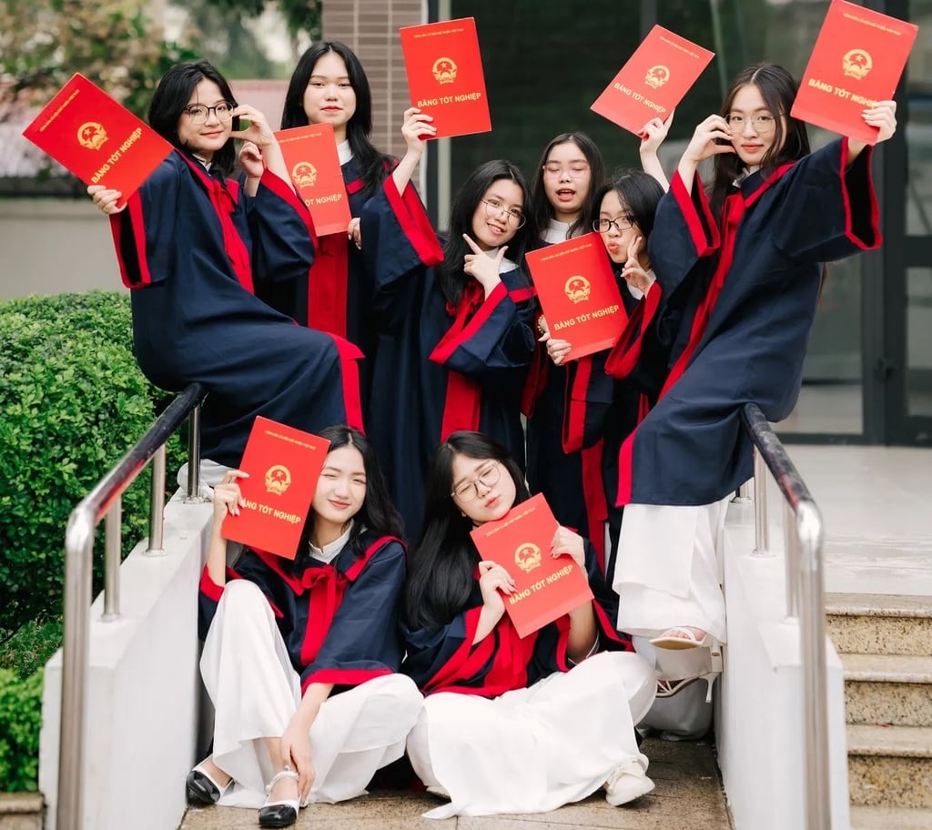 Gợi ý các cách xếp đội hình chụp ảnh nhóm tốt nghiệp độc đáo