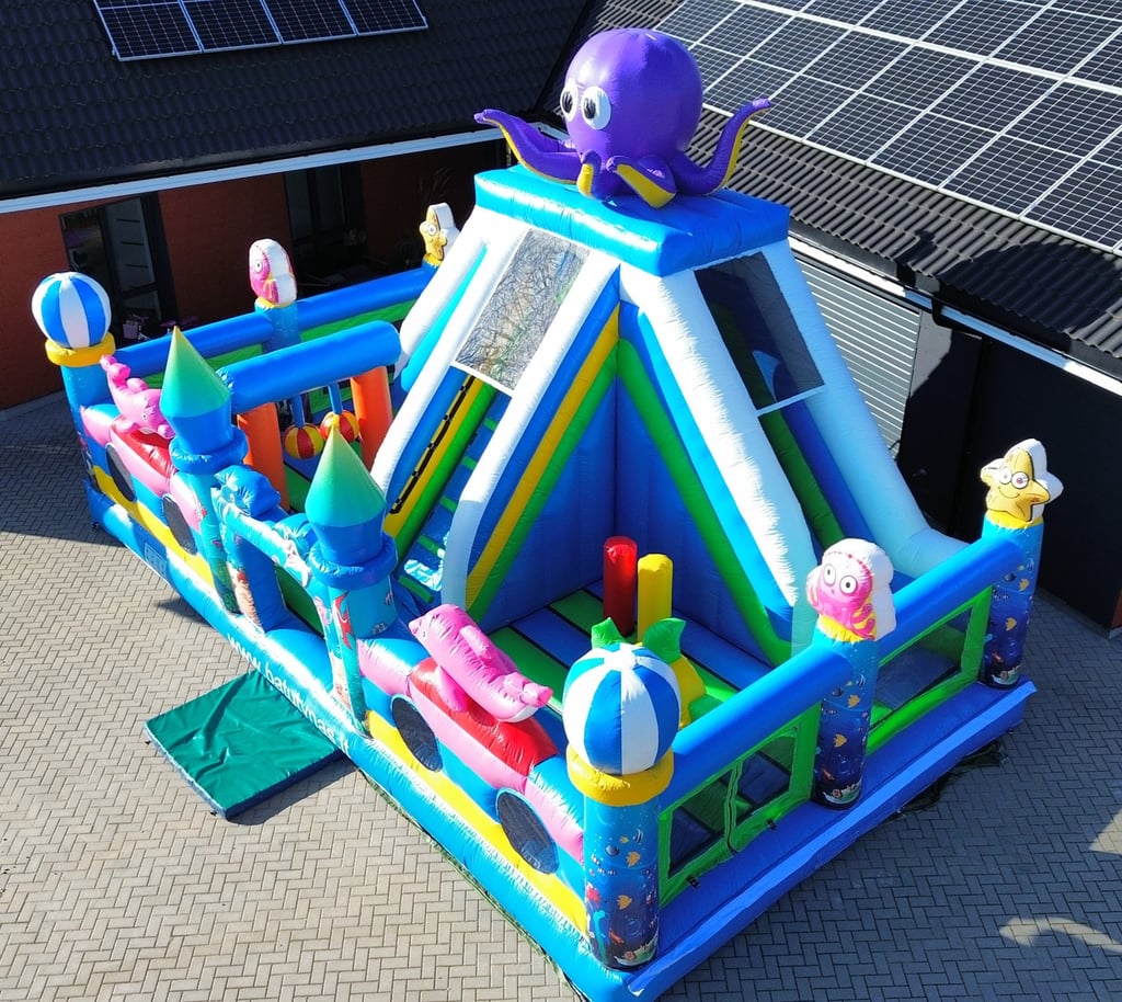 Unikalus batutas su dviguba čiuožykla ir žaidimų aikštele – Batutynas.lt 2026 m. naujiena