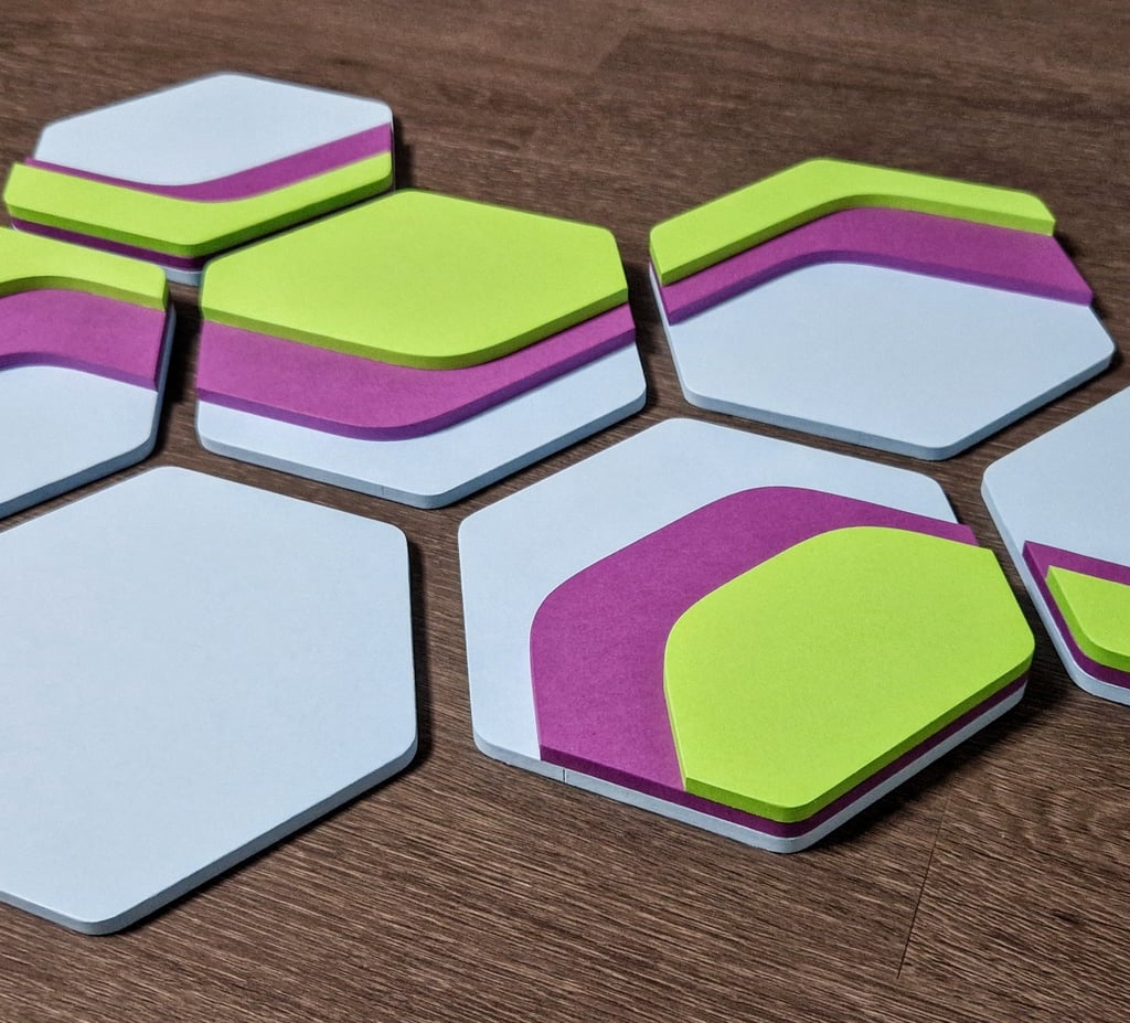 Arte modulare minimalista. Esagoni disposti a nido d'ape, ispirati dalle isoipse topografiche