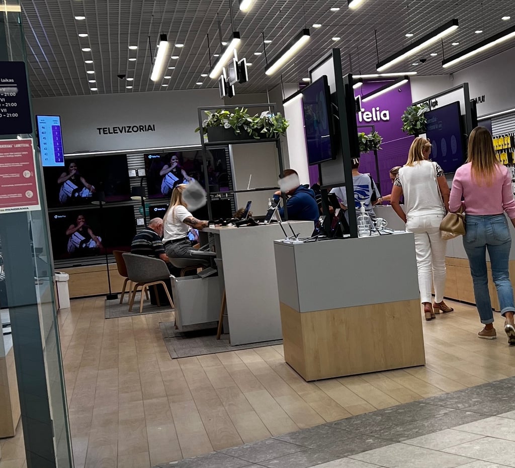 vinilo grindys prekybos salonu