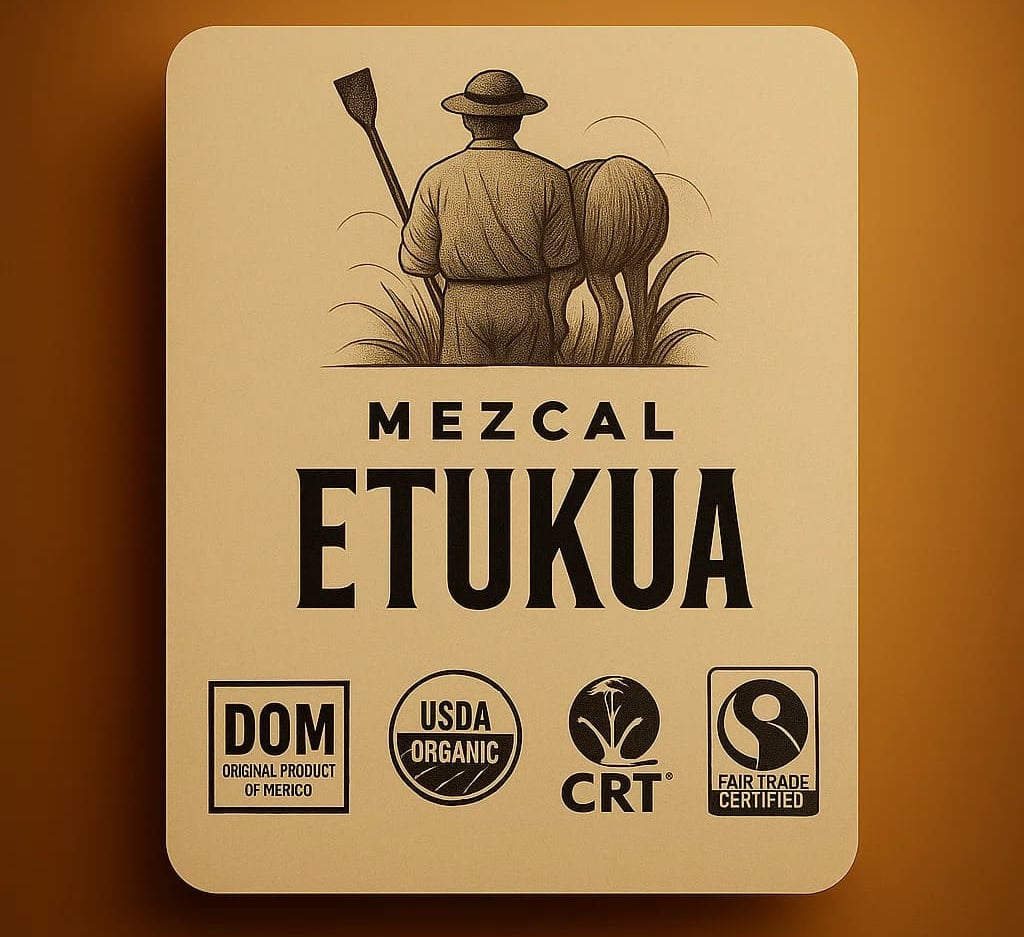 Colección de sellos y certificaciones oficiales en botellas de mezcal artesanal premium, incluyendo 