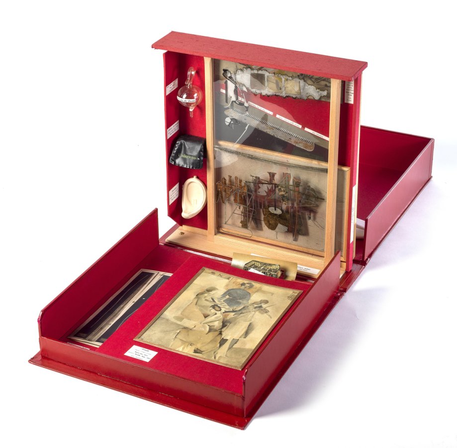 La Boîte-en-valise (série F) 1966, Marcel Duchamp ©MAH Musée dart et d'histoire, Genève. Achat 1982