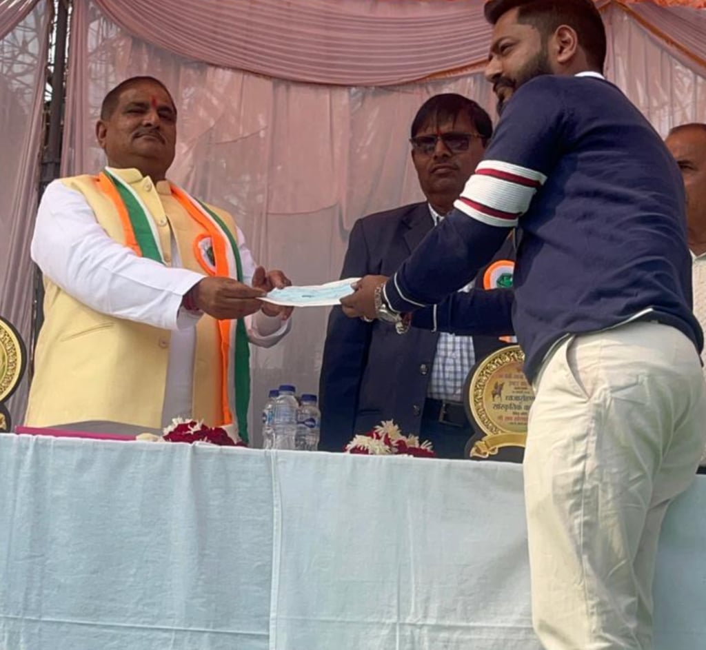 SR Solar and Electricals team at Shankarpur Inter College Republic Day event