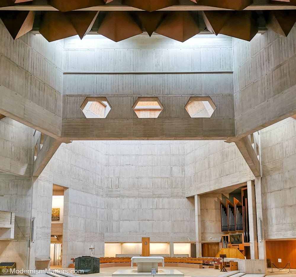 Clifton Cathedral (interior) ● Bristol, UK ● Ronald Weeks - Percy Thomas Partnership ● 1970-1973