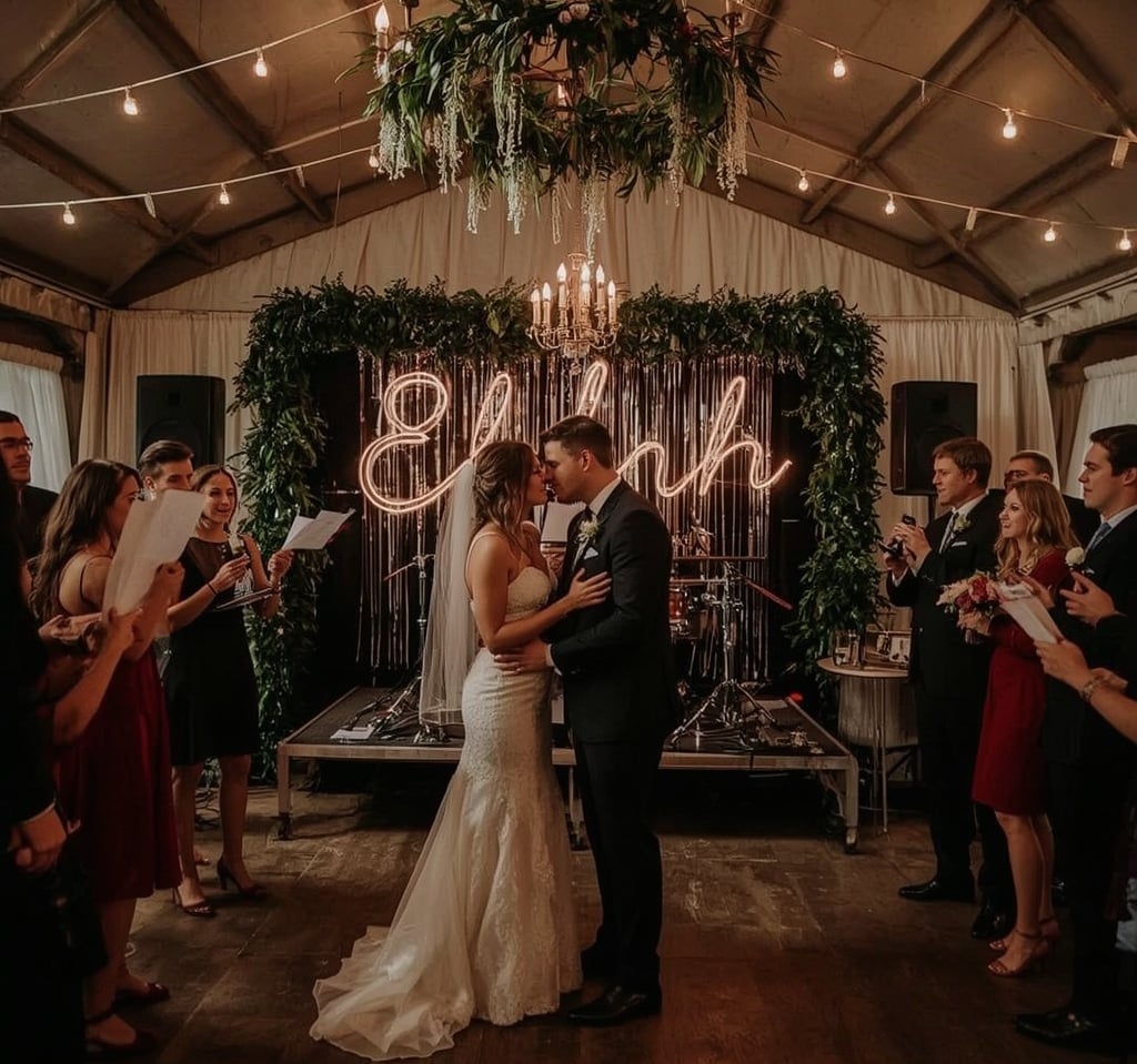 Casamento temático de rock com banda ao vivo e decoração personalizada