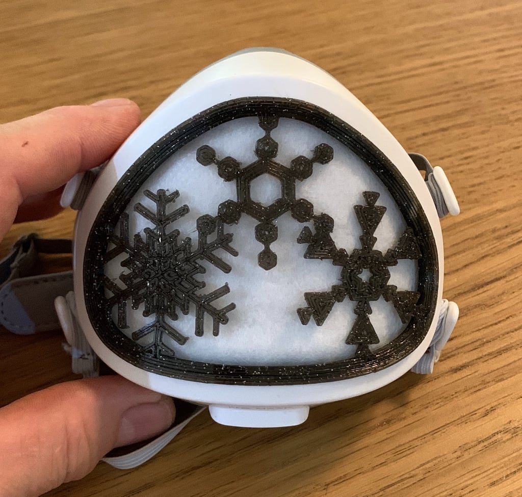 flo-68: Flomask with snowflakes decoration