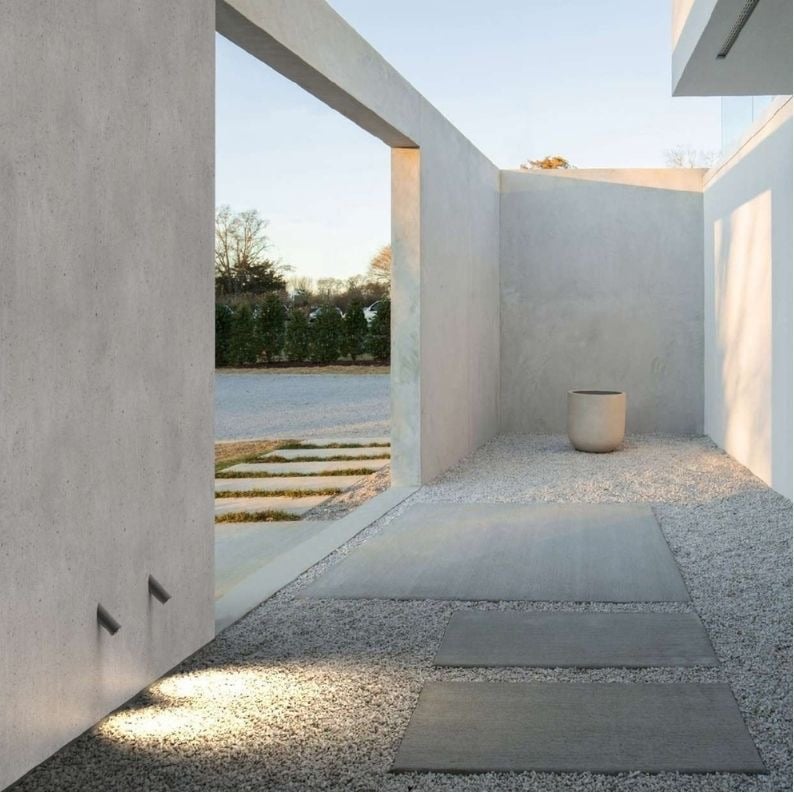 patio exterior con iluminación a suelo