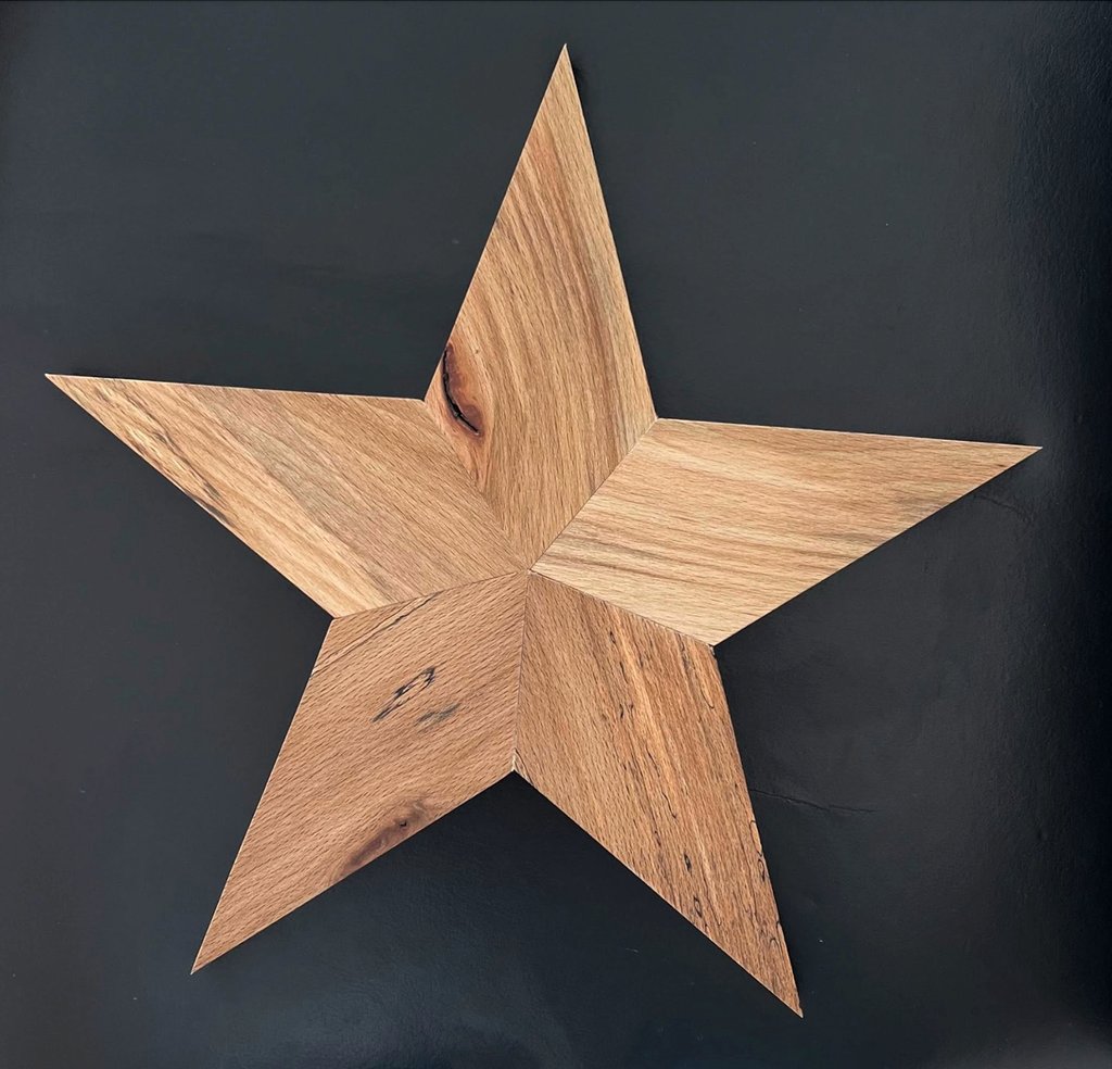 Servierbrett aus Massivholz Eiche in Sternenform