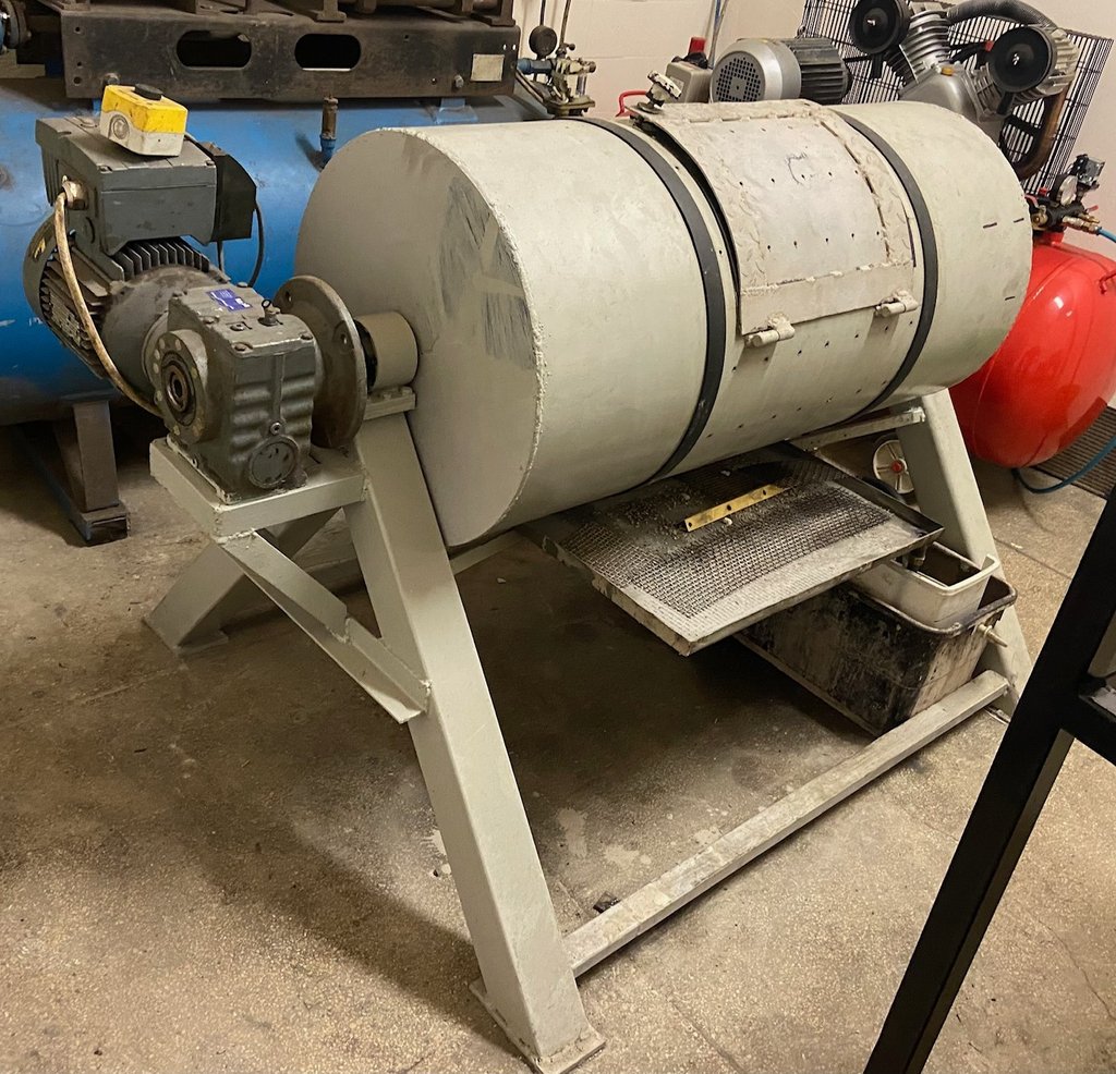 машина для зняття задирок