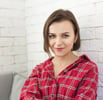 femme de 30 ans qui sourit
