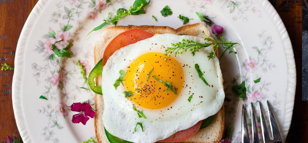 fried sunny side up egg on toast