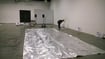 Installation du décor en feuilles d'aluminium et de la maquette au Générateur | Les Camps de l'Amor | Photo David Noir