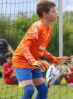 enfant dans les cages de foot