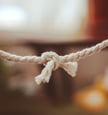 Una cuerda atada que simboliza la dependencia emocional