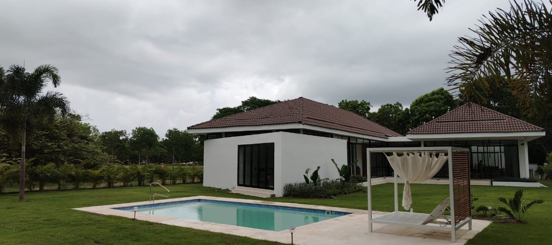 Piscinas de fibra de vidrio y concreto Summer Pool Solutions