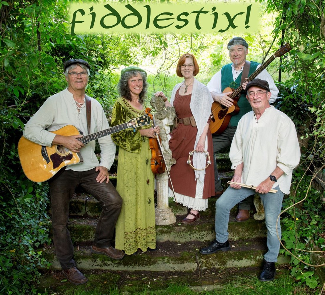 Die Gruppe fiddlestix! spielt akustischen Folk Rock & Balladen