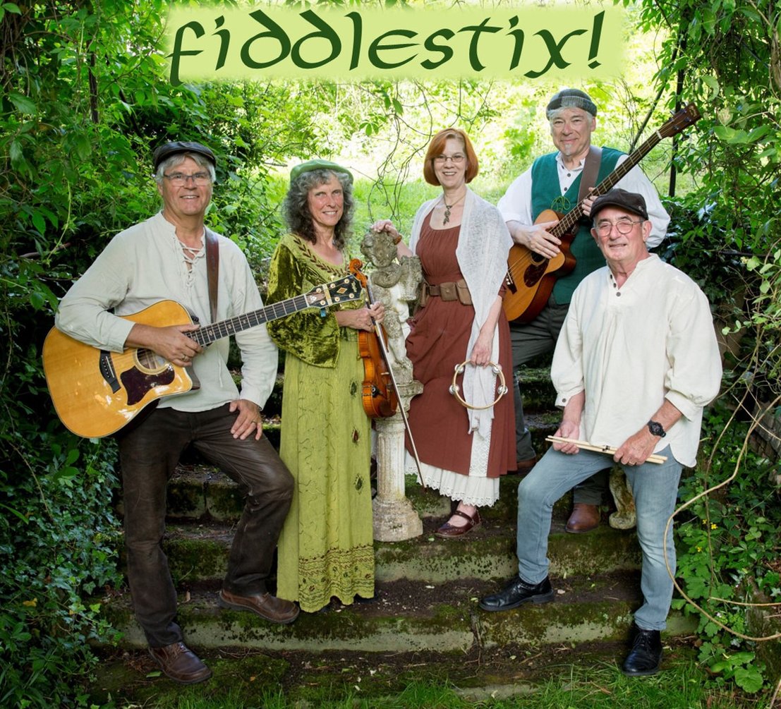 Die Gruppe fiddlestix! spielt akustischen Folk Rock & Balladen
