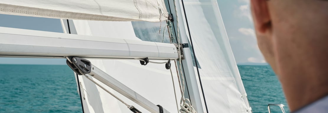 Barco en rumbo de ceñida