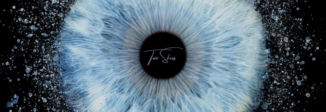 This blue eye represents Juknette's deep and dreamy personality
