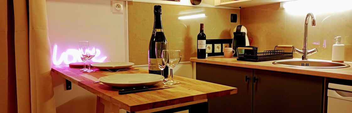 cuisine équipée de la location, ambiance love