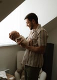 Newborn Fotograf Neugeborenen Fotos in Wiener Neustadt Bad Erlach zuhause daheim homestroy warm natürlich vintage besonders