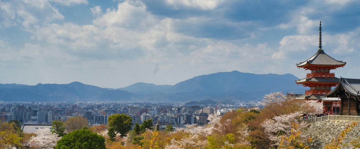 Best Cherry Blossoms in Japan: Kiyomizu-dera temple, kyoto