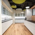 mueble de cocina en madera lacada blanca 