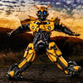 Cosplay de Bumblebee, écartant les jambes.