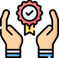 deux mains qui entourent une médaille