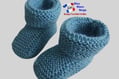 Chaussons bleus modele layette bb tricot bebe fait main