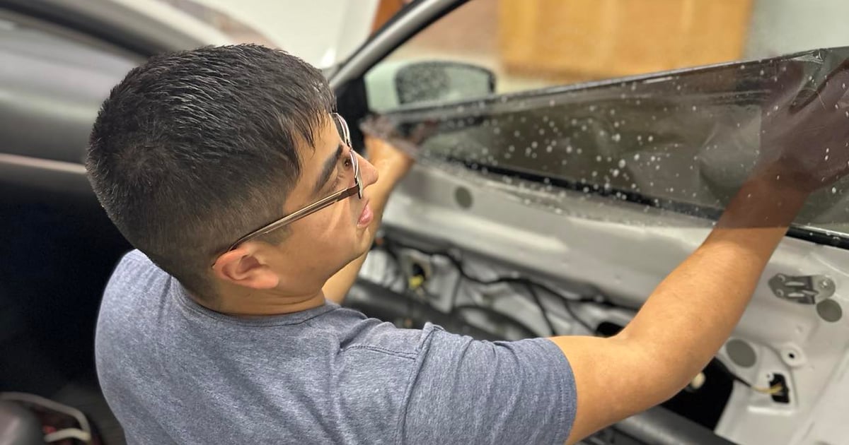 Window Tint Application Five Star Mobile Detailing window-tint-application-five-star-mobile-detailing