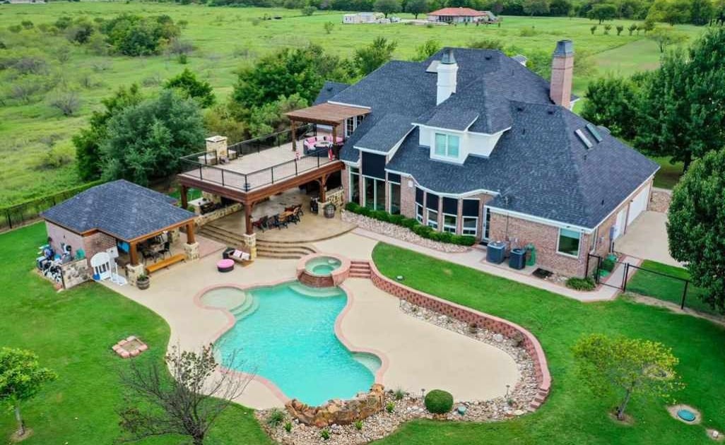 Estate on Lake Ray Roberts, Sanger, Texas, Vacation Rental Estate on