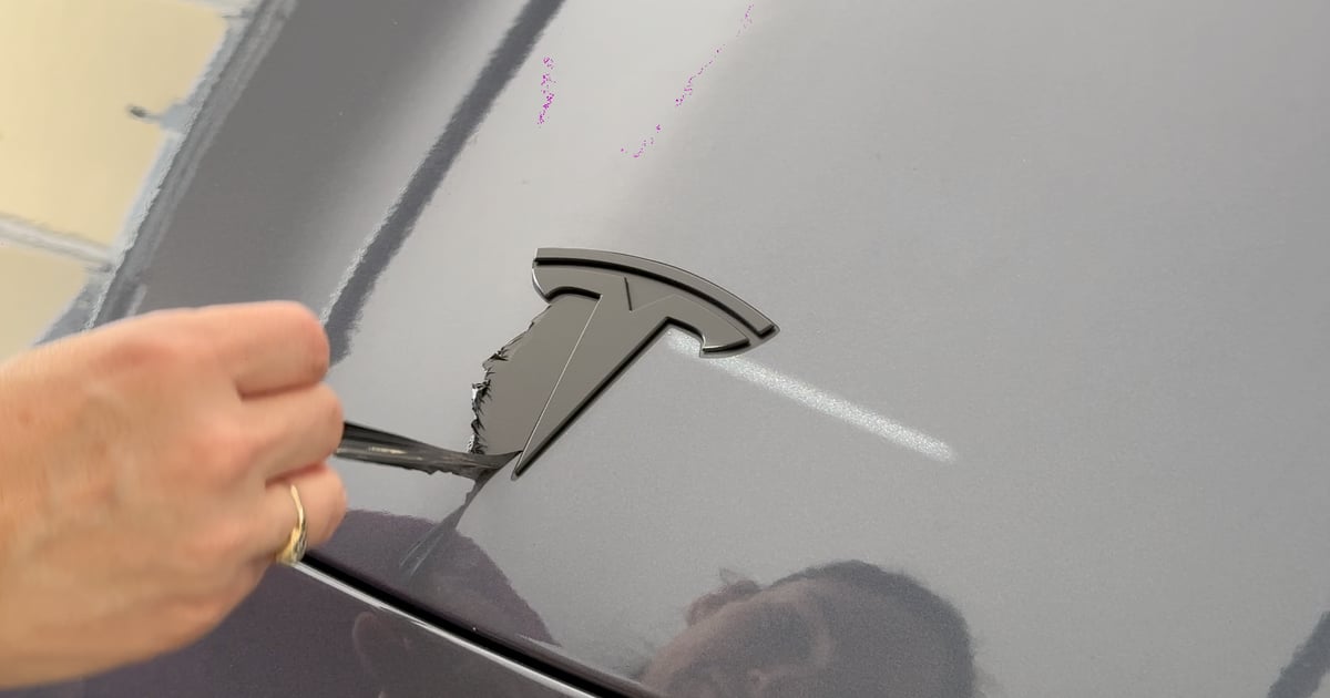 blackout-car-emblems-logo-cheaply-and-easily-plastidip-hyperdip