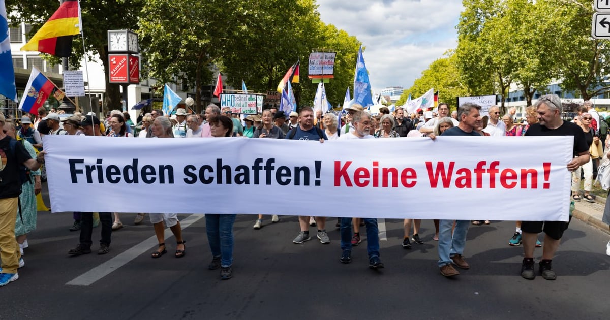 Am 03. Oktober 2024 vereinen wir unter dem Motto 'Zusammen für Frieden! Jetzt!' alle Friedensorganisationen in Deutschland. Gemeinsam setzen wir ein starkes Zeichen für den Weltfrieden mit der weißen Fahne als Symbol für Frieden mit gemeinsamen Veranstaltungen.