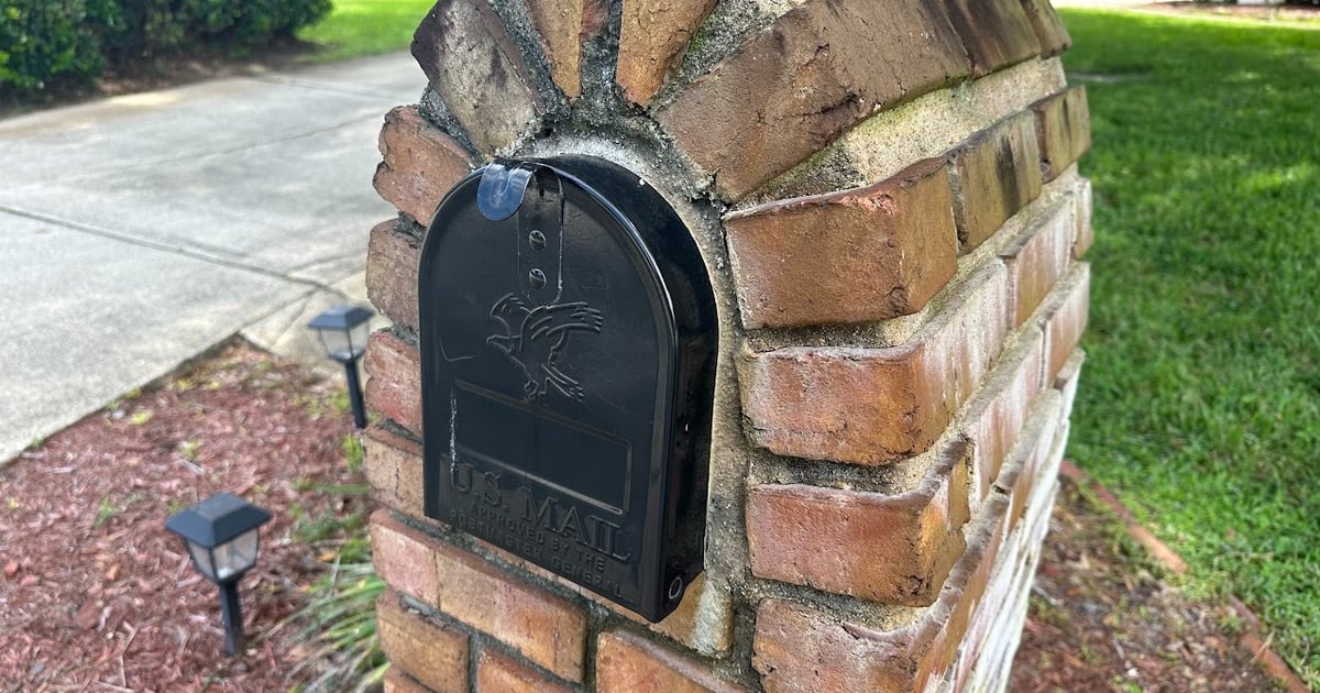 How Quikrete Mortar Repair Revived My Brick Mailbox