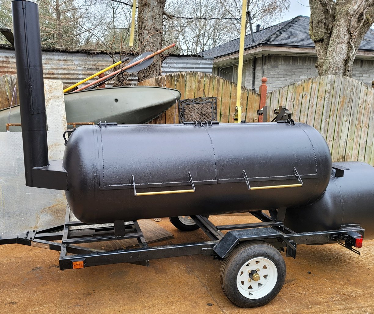 250 Gallon, no bar in the middle between the two doors
