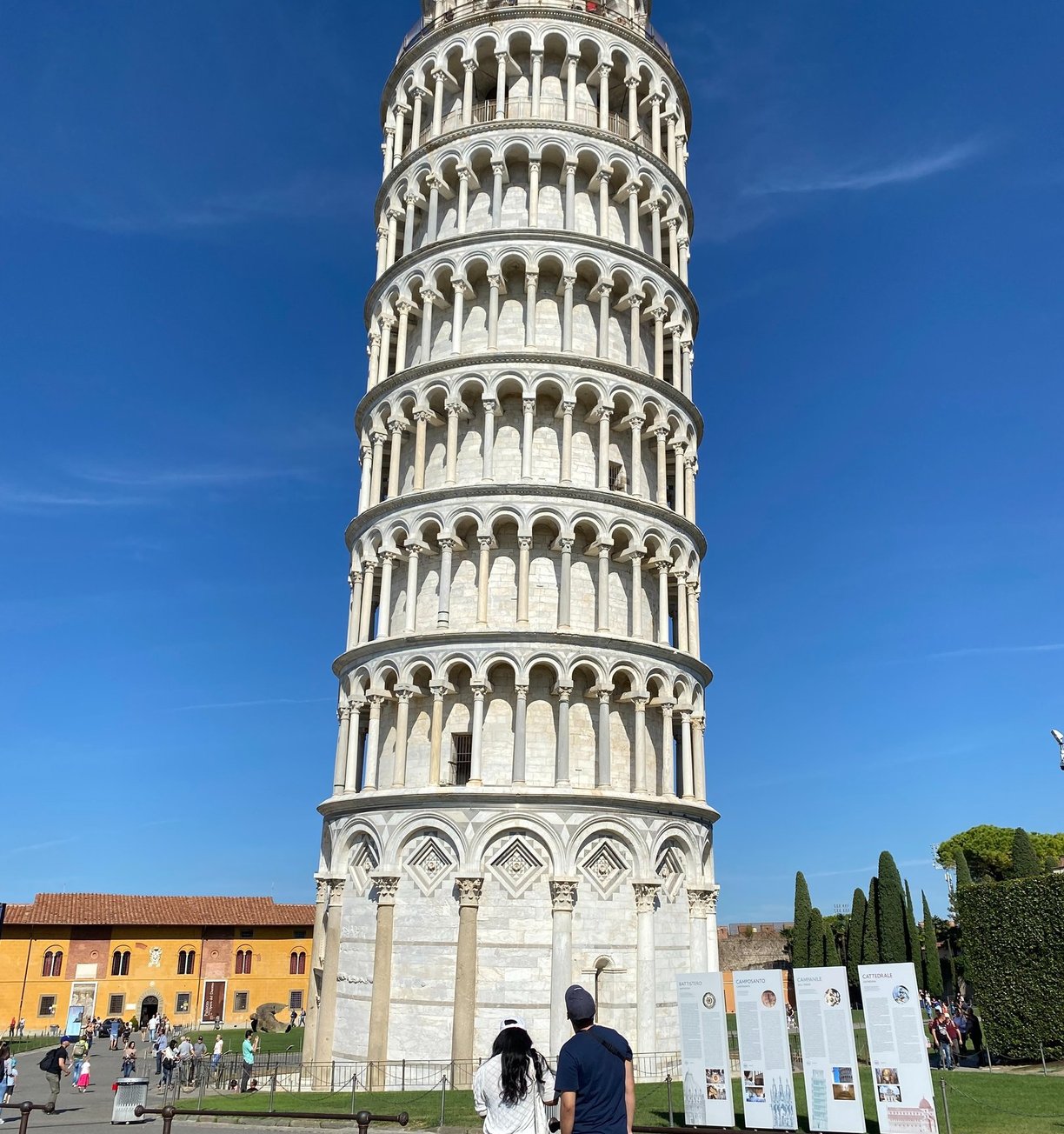 A couple looking at the leaning tower of Pisa