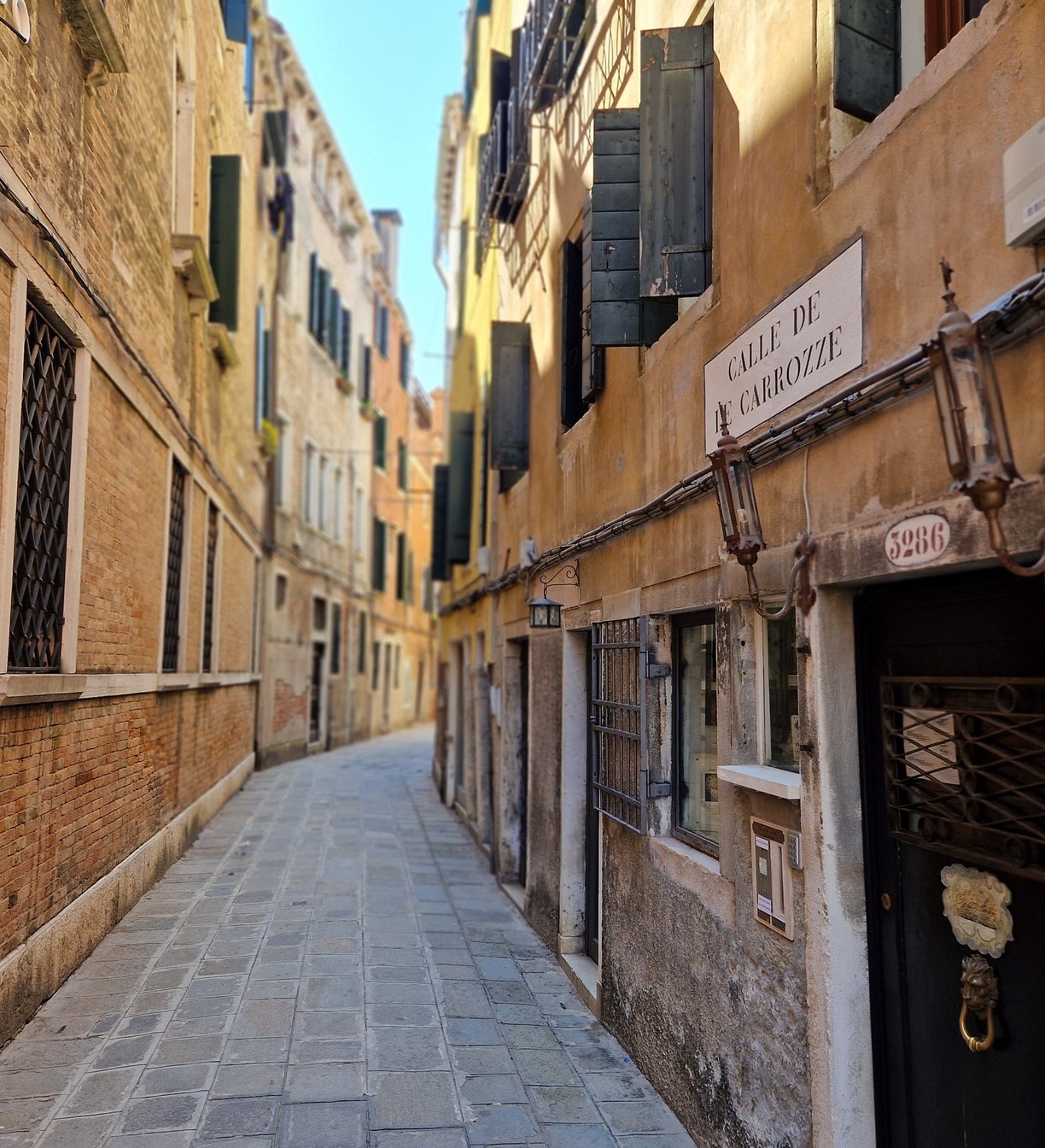 calle de le Carrozze